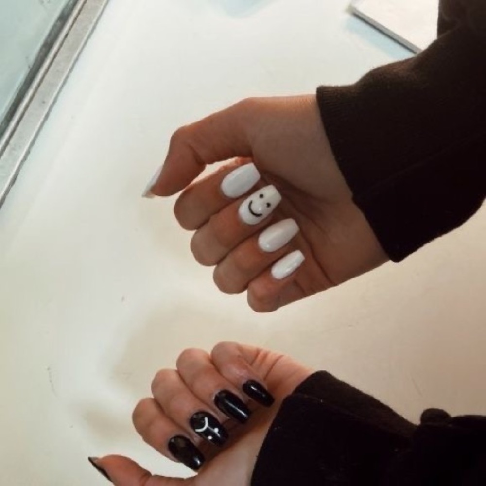 Press on nails